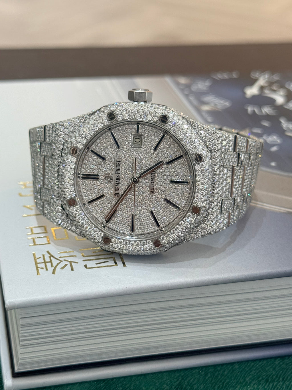 2015 Audemars Piguet Royal Oak 15400ST – 30+ct Full Diamond Custom – 41mm